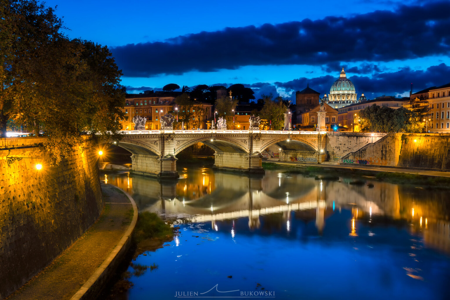 Vatican depuis le pont St Angelo (Italie)