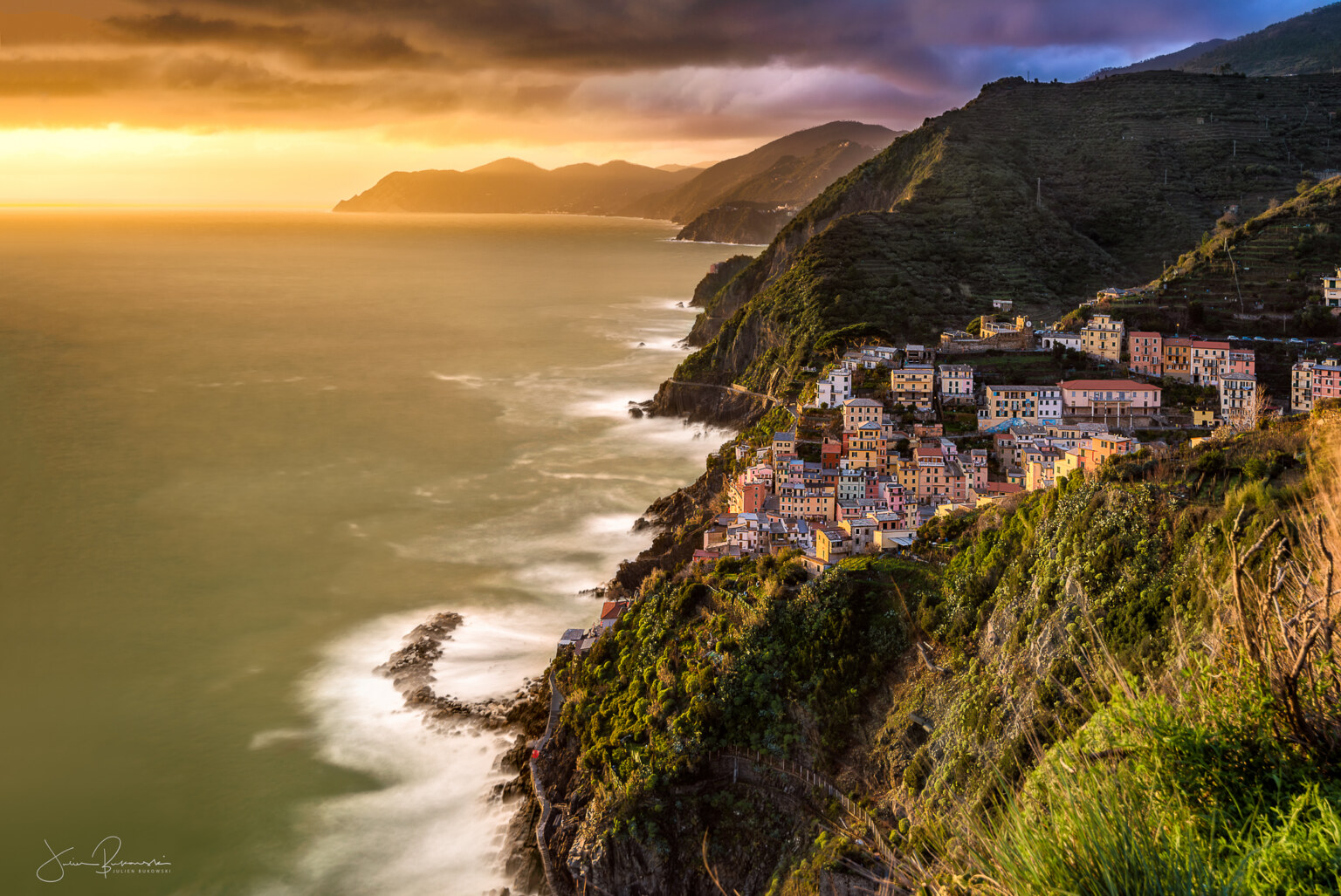Le village de Riomaggiore au bord de la mer, Cinque Terre