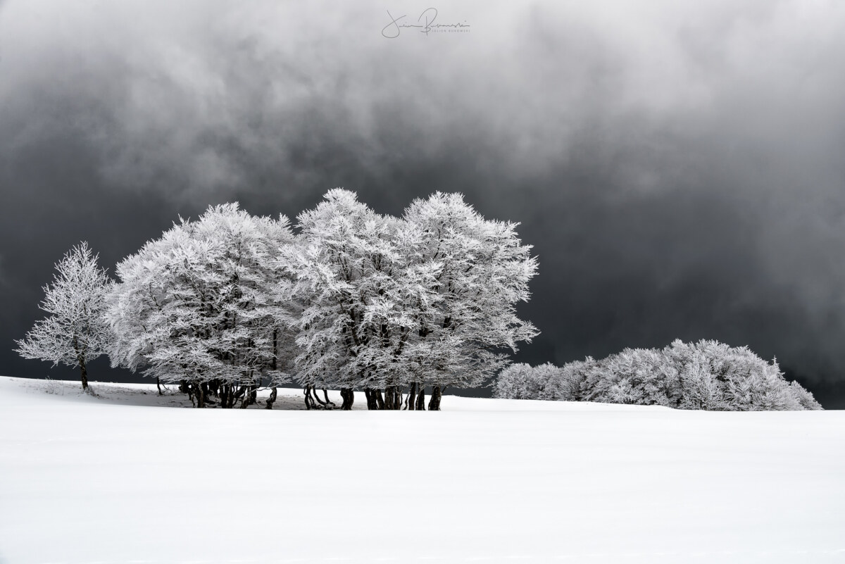 White spaces (Creux du Van – Suisse)
