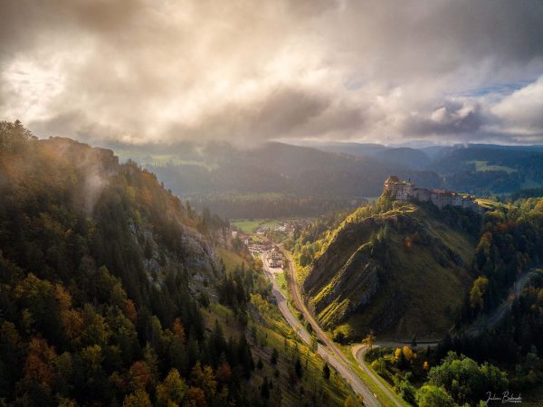 Autumn castle (La Cluse et Mijoux - France)