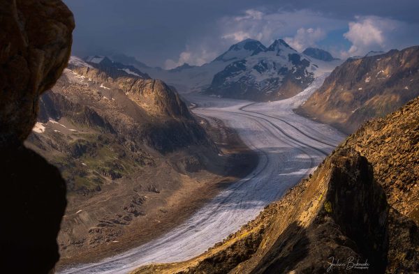 Vue cachée sur le glacier d'Aletsch (Suisse)