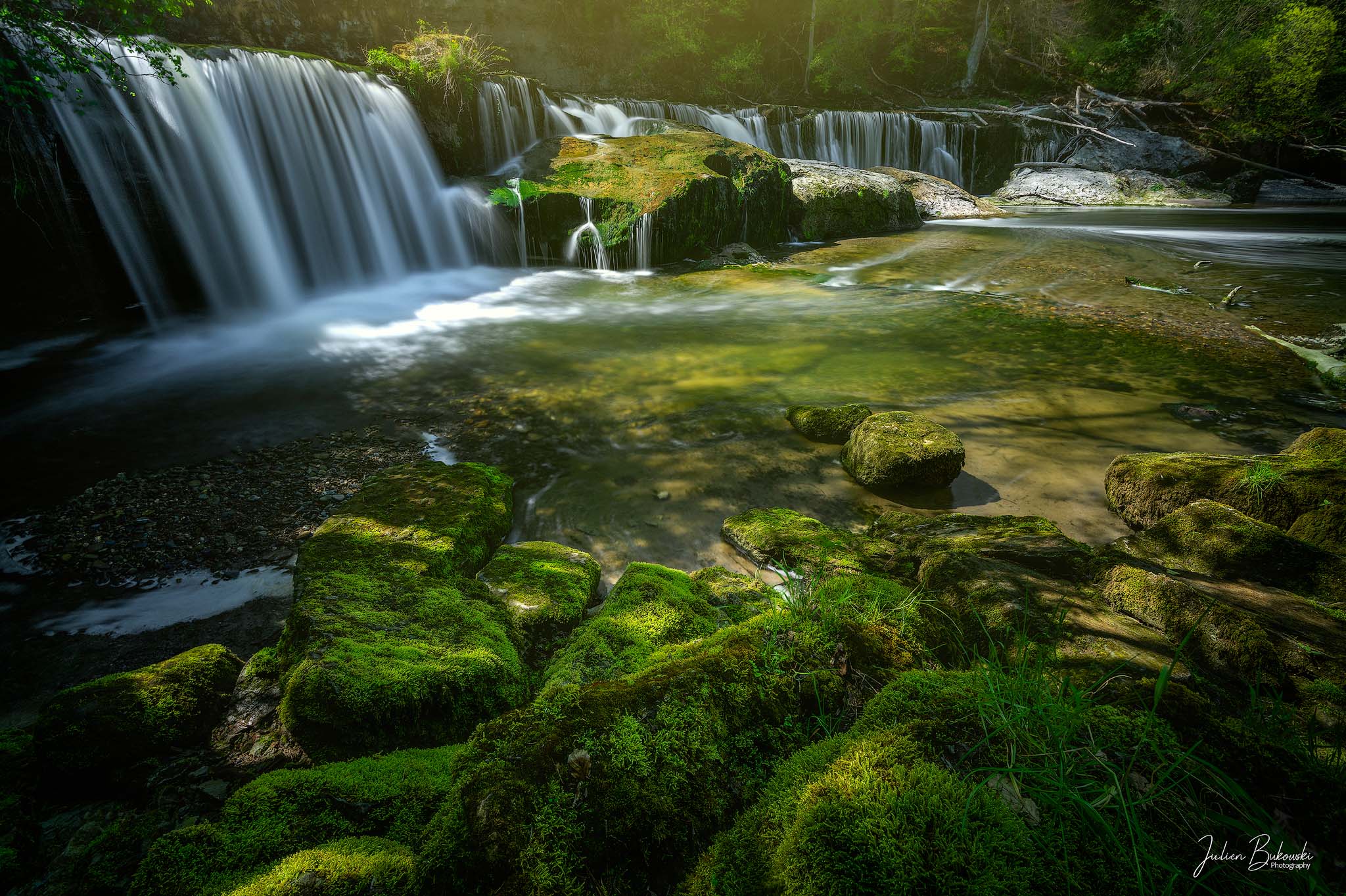 Green Path to waterfalls (Chutes des Chavanettes - Suisse)