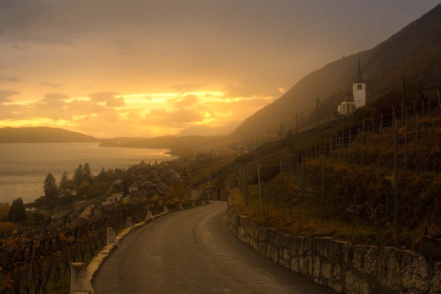 coucher de soleil-Ligerz-Gleresse-route-zigzag-Suisse-Switzerland-Orton effect-Lac de Bienne-Eglise-Eglise Ligerz-heure dorée