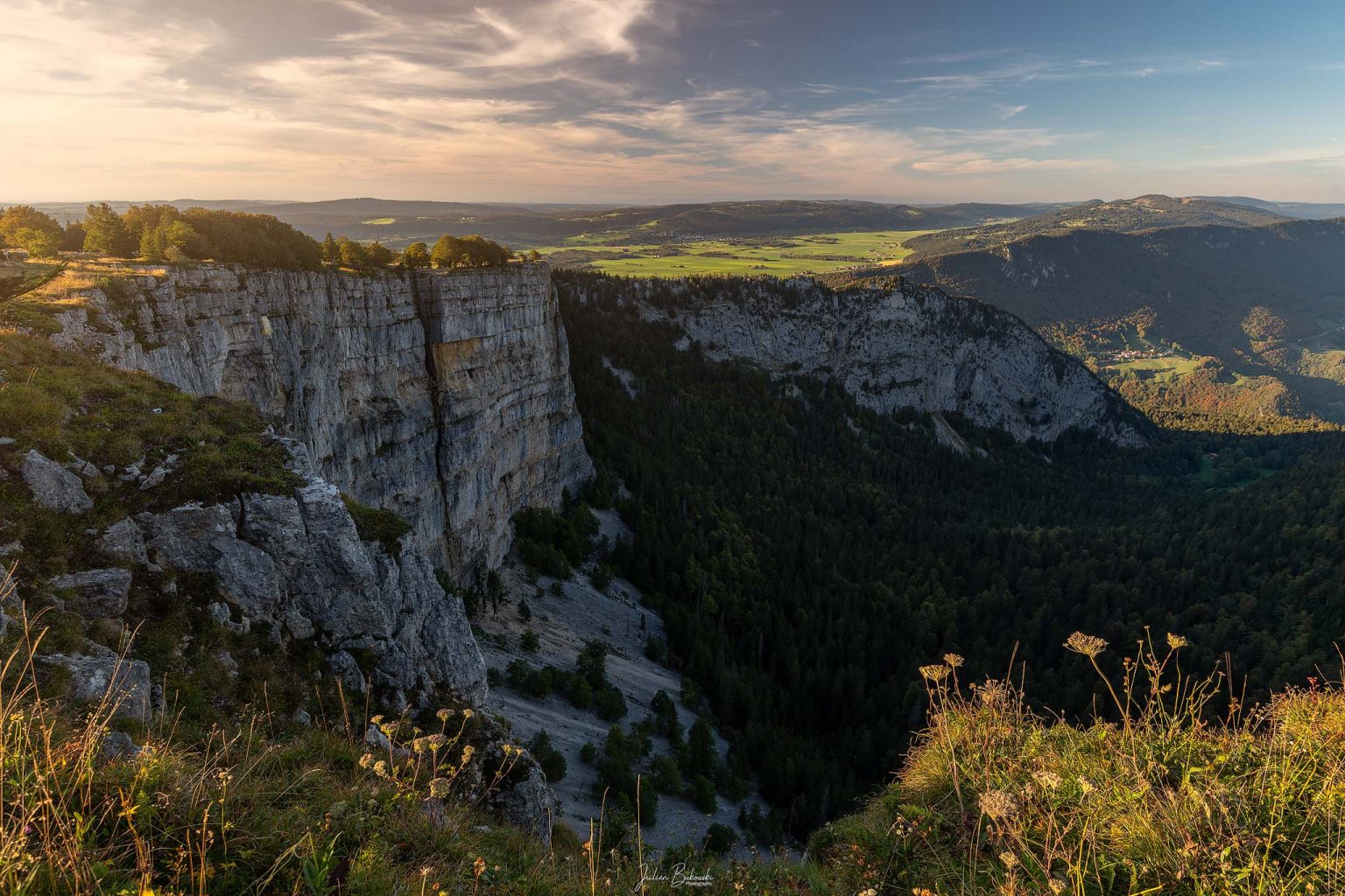 Neuchâtel Mountain-Suisse-Switzerland-Creux du Van-Neuchâtel montagne-Falaise-Jura-Neuchâtel-Julien Bukowski-Workshops photo