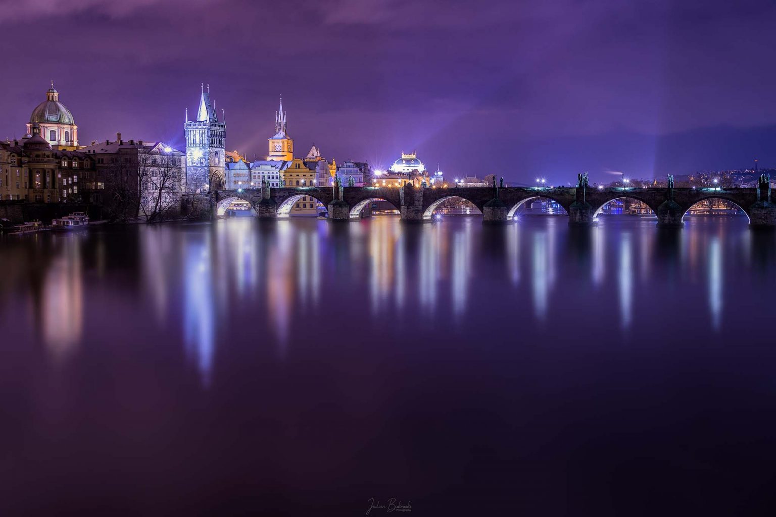 Karluv Most-Praha-Prague-Night-Pont-bridge-nuit-Vltava-Tchèquie-République tchèque-czech-rivière-pose longue-nikon d800