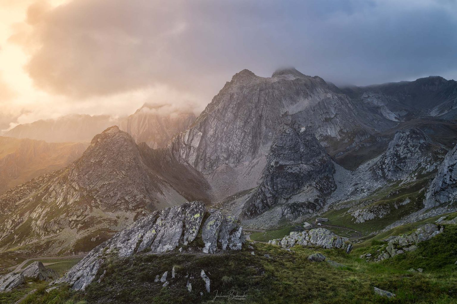 Special light (Col du Grand Saint Bernard - Suisse - Italie)