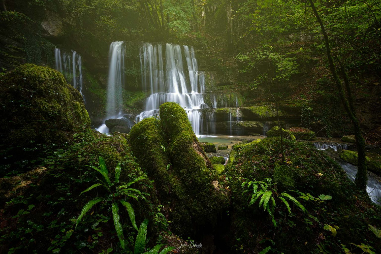 DSC6867 w Green castle-Cascade du Verneau-France-cascade en France-pose longue-vert-mousse-jungle-humidité-filtre NISI-Julien Bukowski