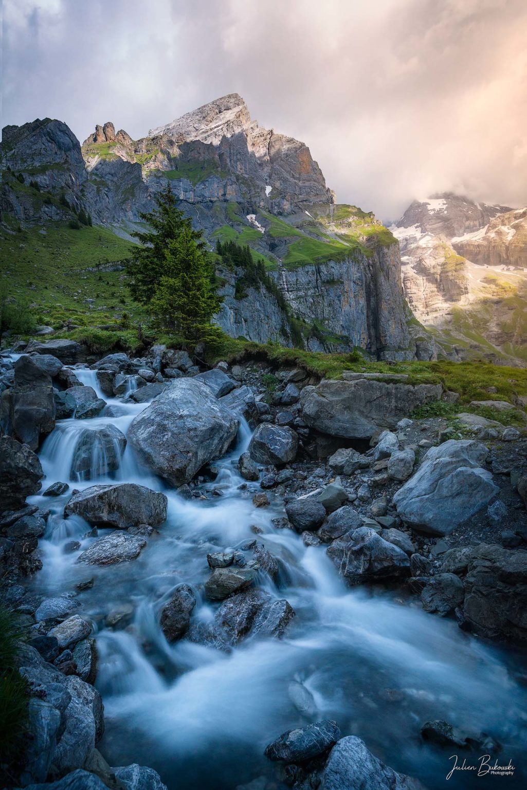Blüemlisalp Rothorn and the river (Suisse)