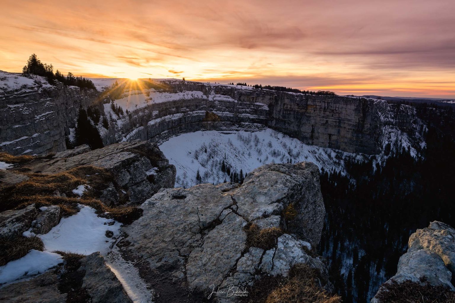 Creux-du-Van-neige-Jura-montagne-Suisse