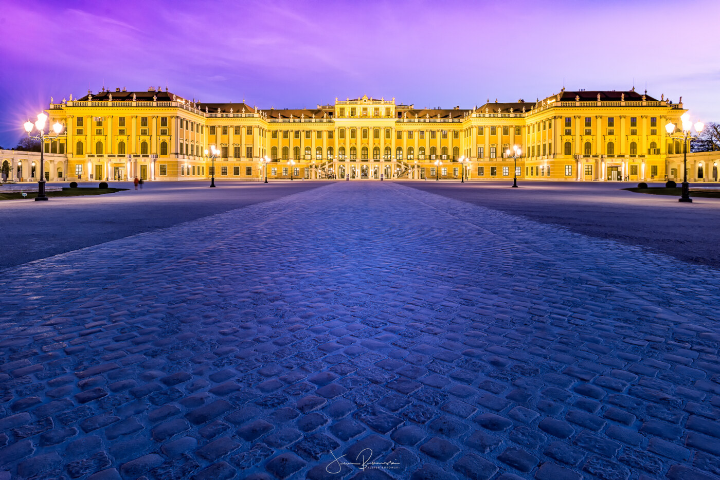 Schonbrunn by night
