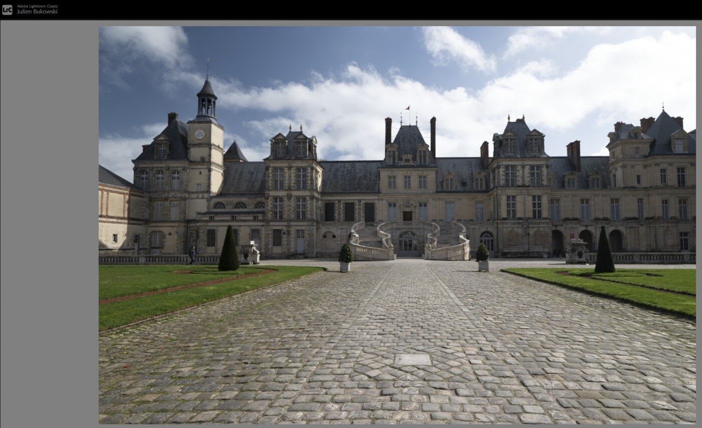 Lightroom Classic : le ciel plat avant retouche locale (château de Fontainebleau)